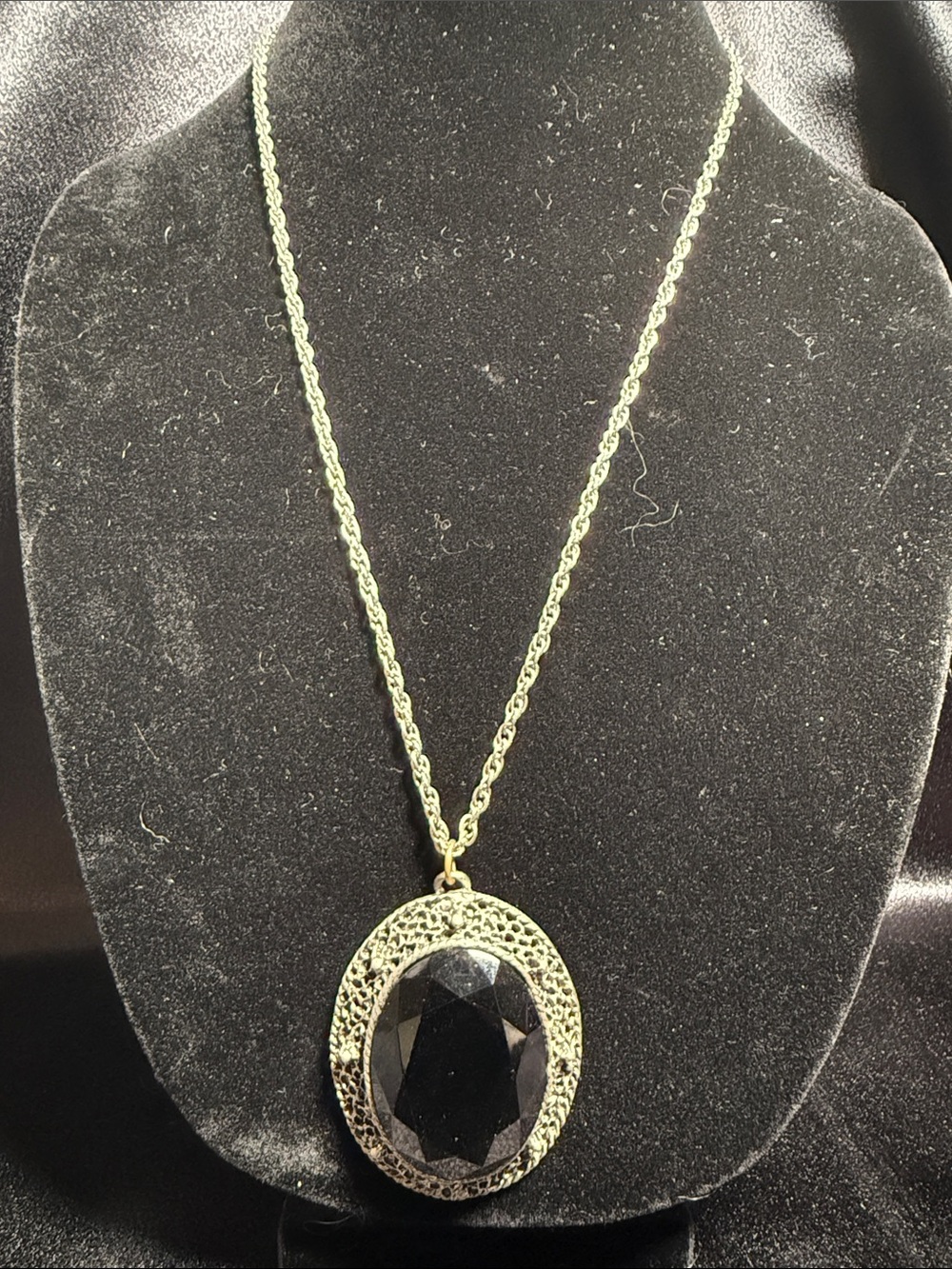 Vintage Silver Tone Necklace with Black Faceted Oval Pendant